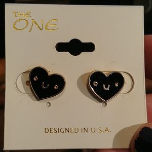 🤎 Black & Matte Gold finish heart studs